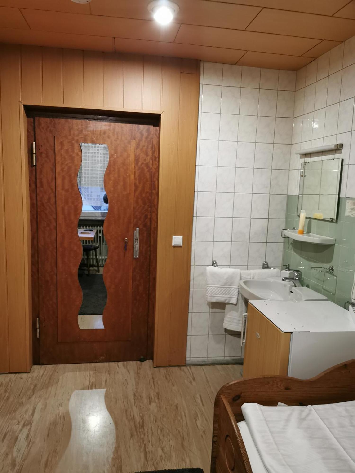 See Lord Hotel Kaiserslautern Habitación foto